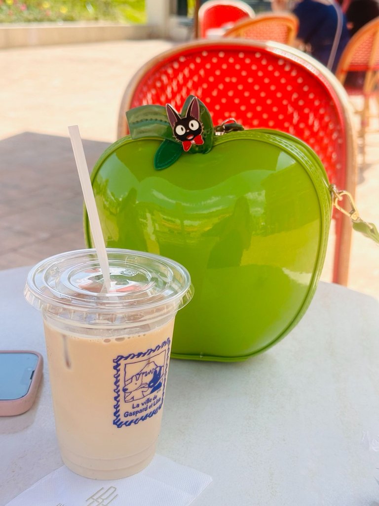 My apple bag is enjoying the moment too