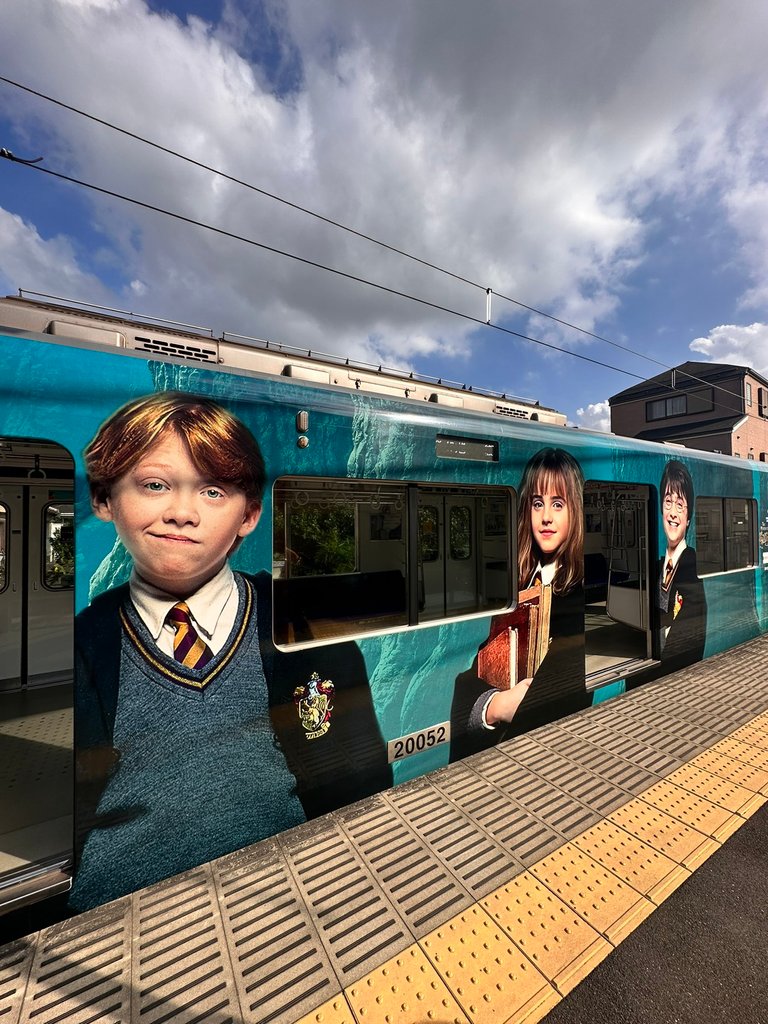 Baby Harry, Ron, & Hermione in Seibu line train. Aren't they cute?