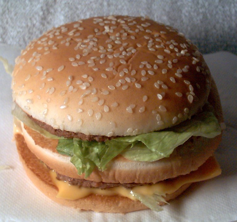 Big_Mac_hamburger_-_Japan_(4).jpg