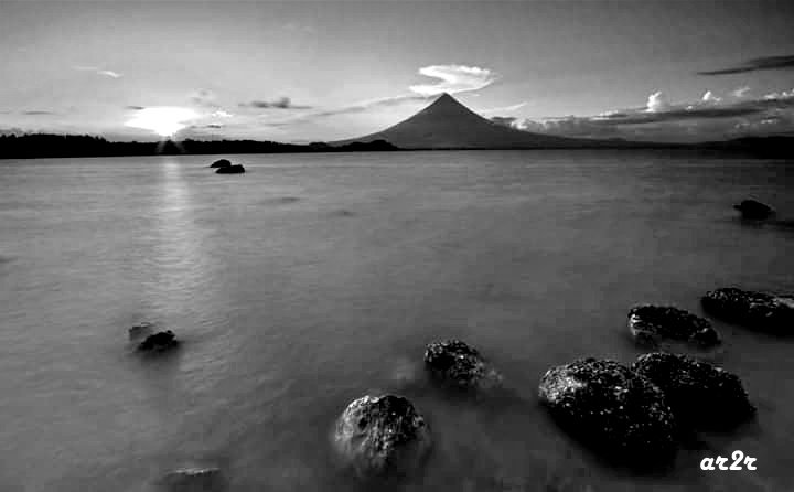Mayon2bw.jpg