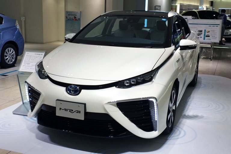 Toyota_mirai_trimmed.jpg