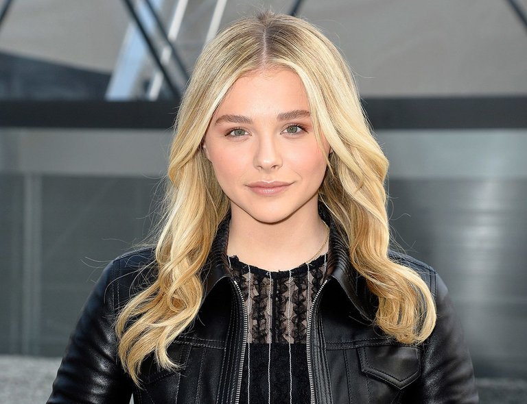 original--cirugia-novio-12939605-1-esl-es-chloe-moretz-quise-operarme-los-pechos-la-barbilla-y-el-trasero-jpg.jpg