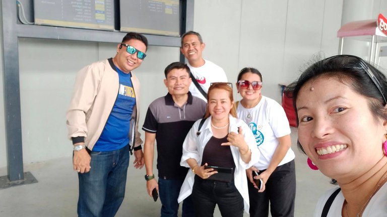 committeeattheairport.jpg
