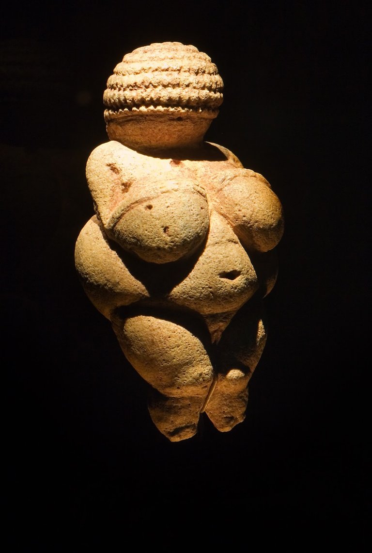 Vienna__Willendorf_Venus_Natural_History_Museum__6190.jpg