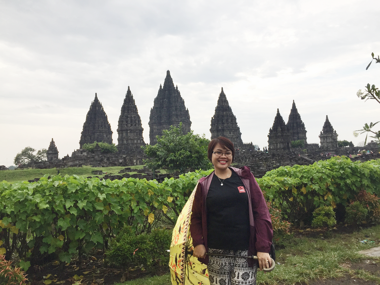 Prambanan - yellow umbrella.png