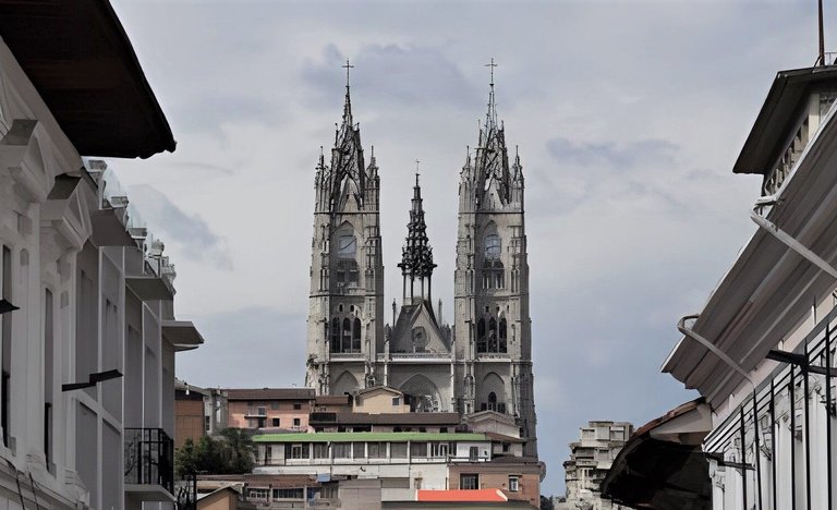 Vista panorámica Basílica.jpg
