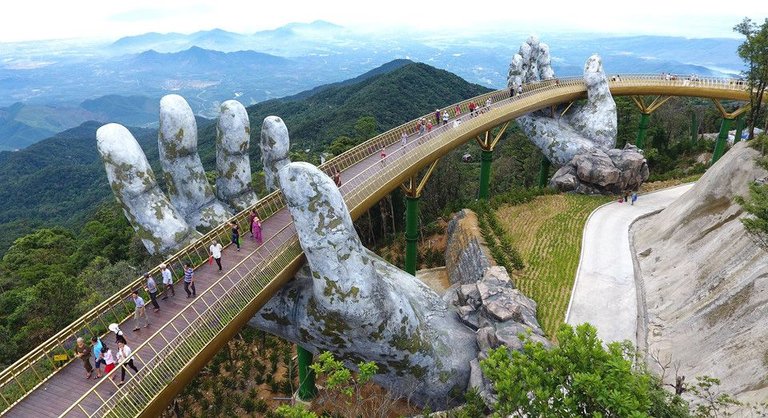 Golden-bridge-ba-na-hills-vietnam-1.jpg