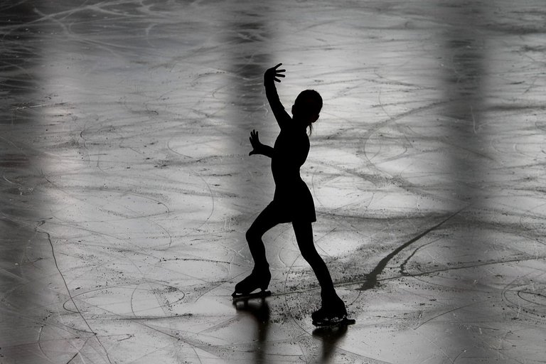 figure-skating-3198861_1280.jpg