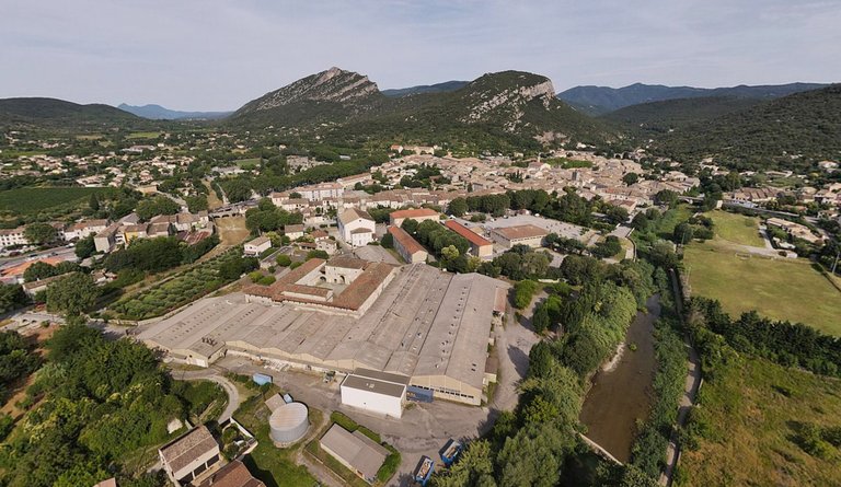 View to the west, showing the village center, the Fort - now Jalatte's factory - and the mountains "La Marianne" and "Le Cengle" in the background.