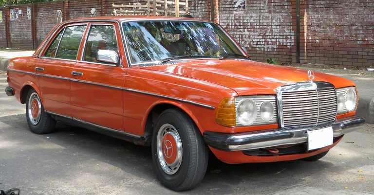 Tangerine Mercedes in original off factory color - source: Wikimedia Commons