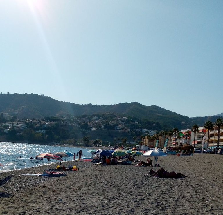 foto playa sombrillas.jpg