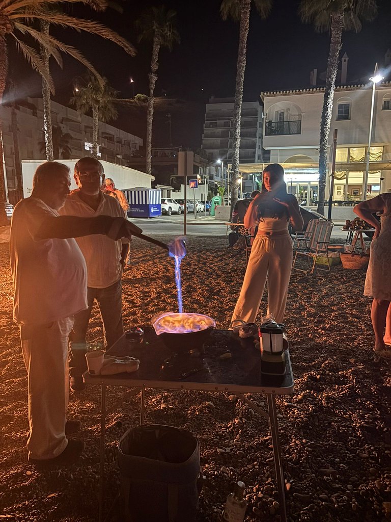 Día de San Juan preparando la queimada.jpg