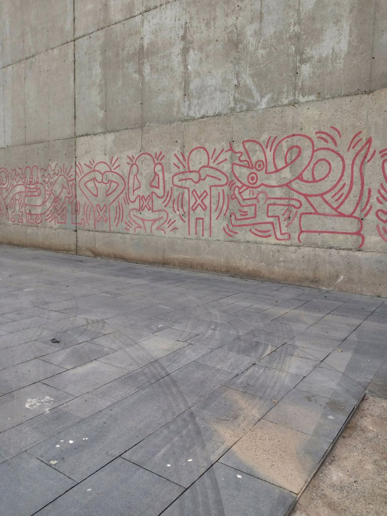 Barcelona mural Keith Haring.jpg