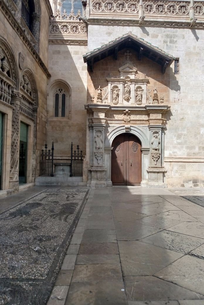 Catedral de Granada vista lateral.jpg