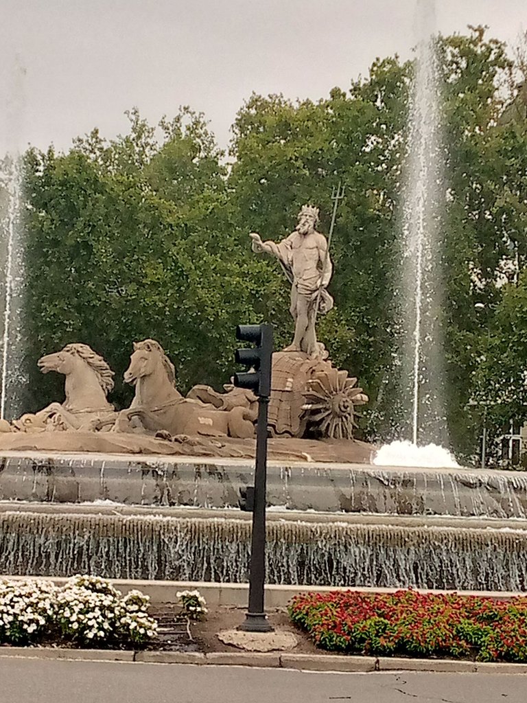 Madrid fuente de Neptuno.jpg