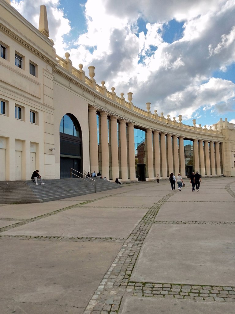 plaza de España columnas.jpg