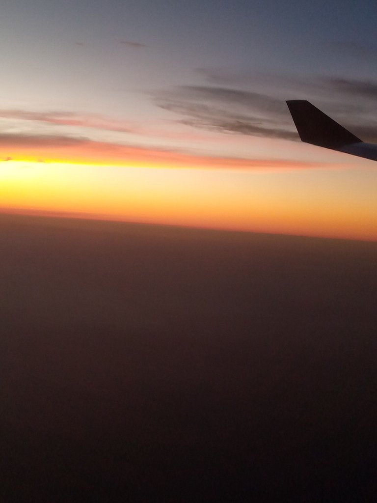 avión atardecer.jpg