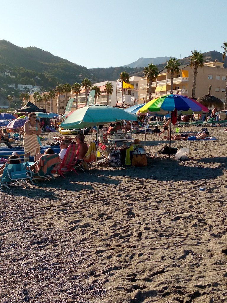 playa toldos de colores.jpg