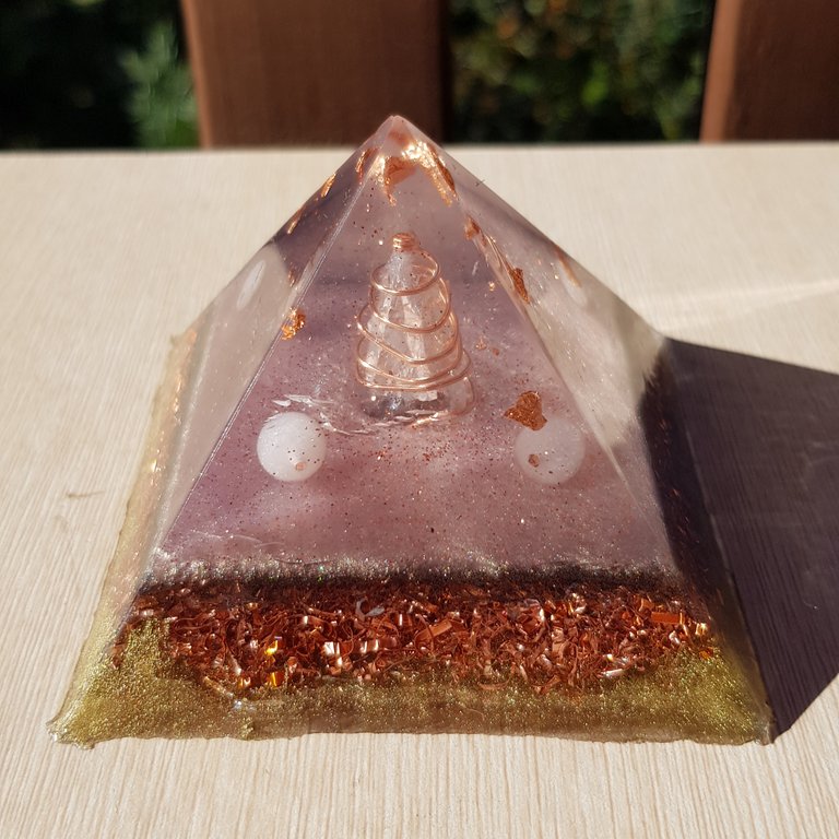 rose quartz pyramid