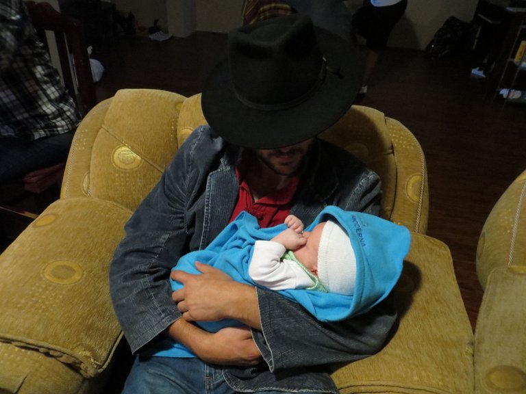 I don't even remember where that was, but definitely 2018. I was working night & days-shift at the bakery when Lily was born, sleeping from around 8pm to 1am, if lucky, cooking and cleaning washable diapers after work. I still believe I did my best, though I know now that I could've done a better best - if I had my current experience (which I didn't). 