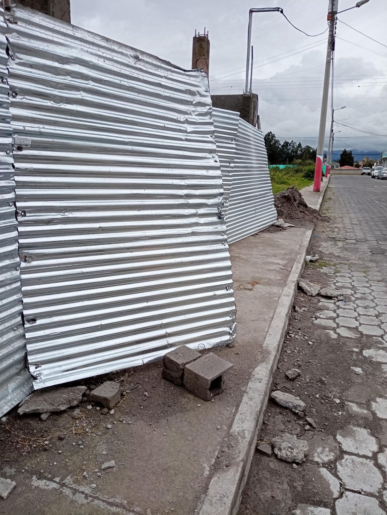 It's not legal to obstruct the sidewalk like this, but here in Ecuador, it's totally legitimate because everybody does it and nobody cares - as long as it's not in the center where the municipal police patrols.