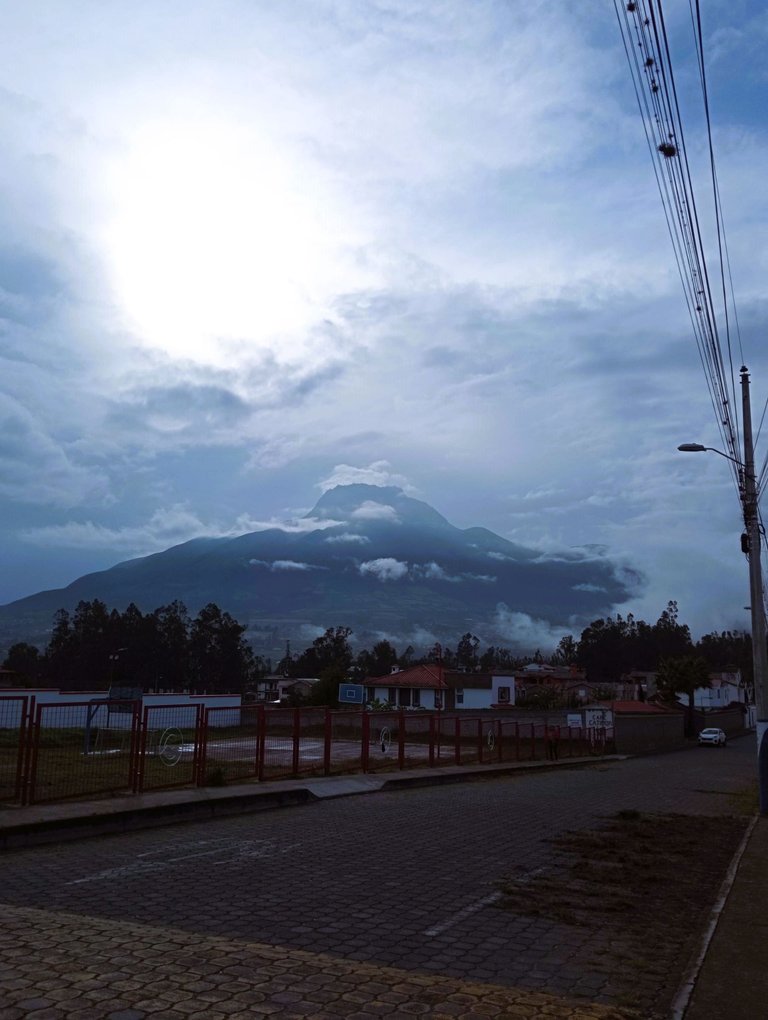 The Imbabura Mountain one of these mornings, after bringing Lily to school, so around 8am.