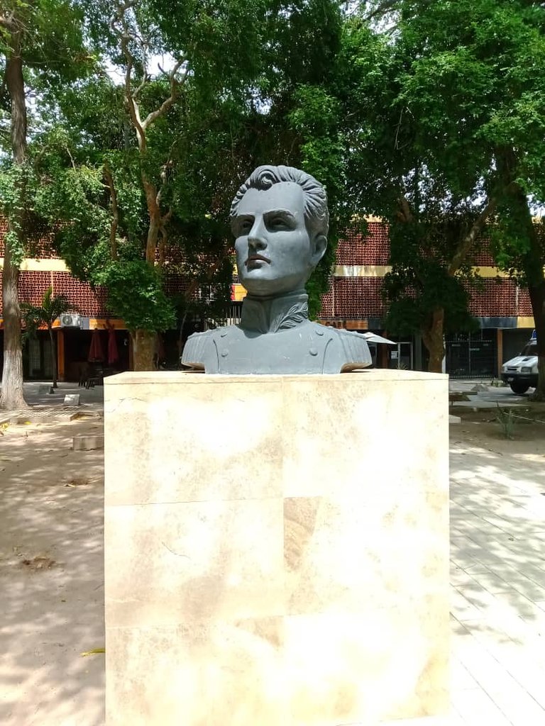 esculturas centro (14).jpeg