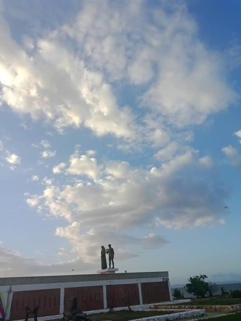 monumento el monje y el indio (27).jpeg