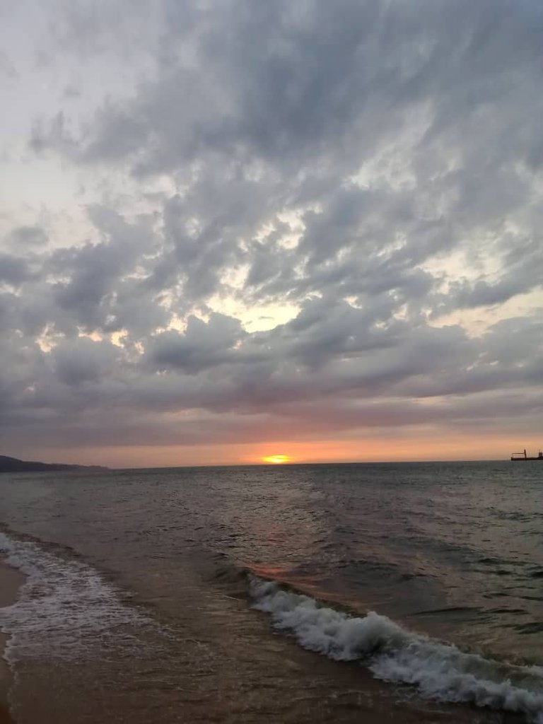 atardecerr playa (3).jpeg