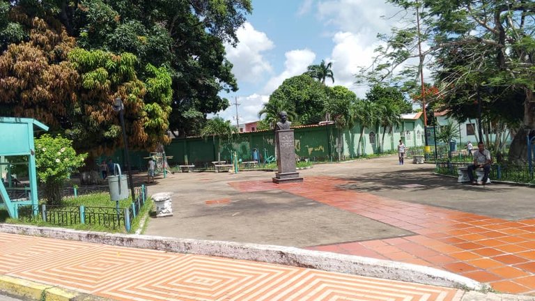plaza Rómulo Gallegos (Punta de Mata, Monagas ) (2).jpeg