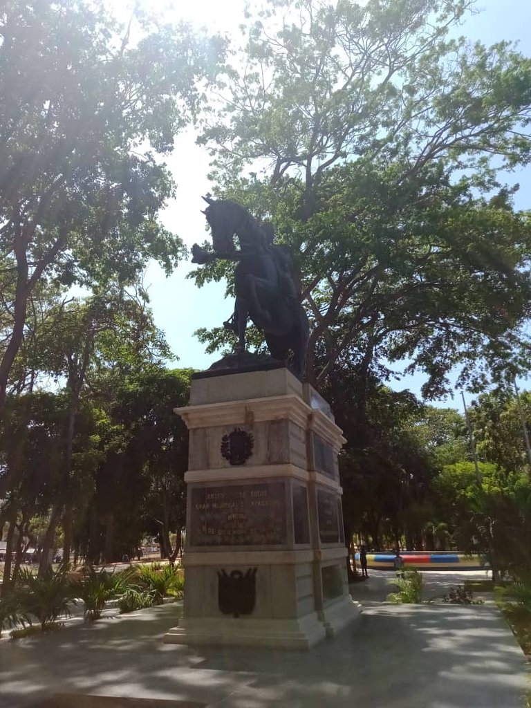 PLAZASUCRE (8).jpeg