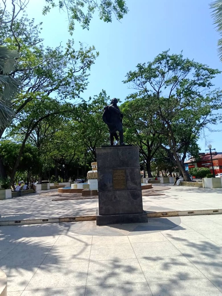 esculturas centro (8).jpeg
