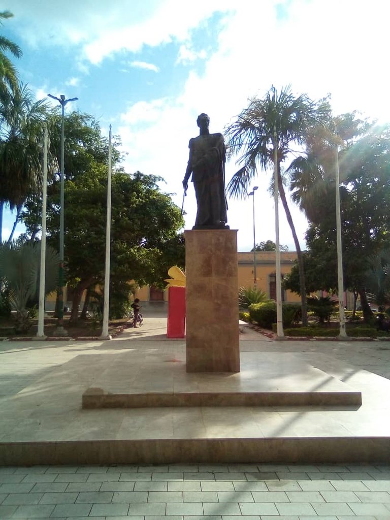 plaza bolívar (2).jpeg