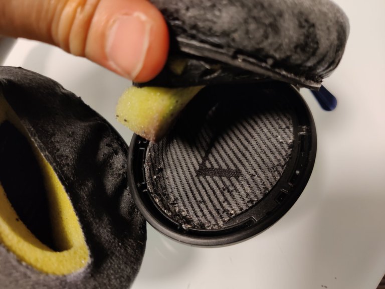 Replacing the Ear Pads on Bose QC35s.jpg