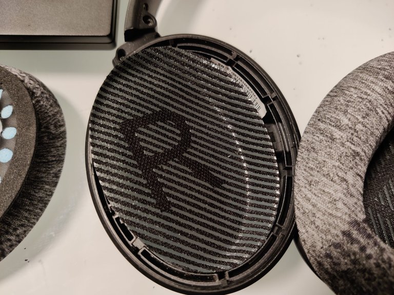 Replacing the Ear Pads on Bose QC35s.jpg