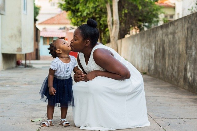 mother-and-daughter-4862912_640.jpg