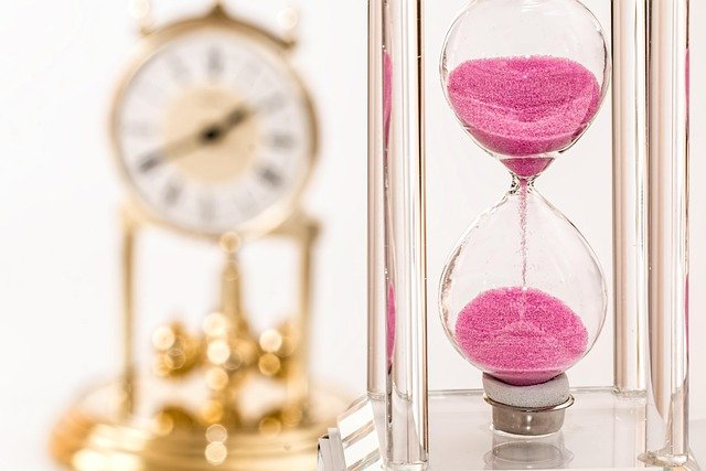 hourglass-1703330_640 (1).jpg