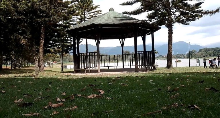 al lago .jpg
