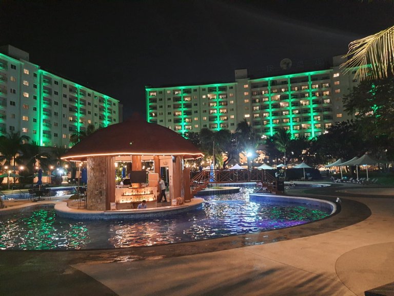 Lifescape Night Photography Contest Round 6: Turn the Lights on – a Relaxing Night by the Pool