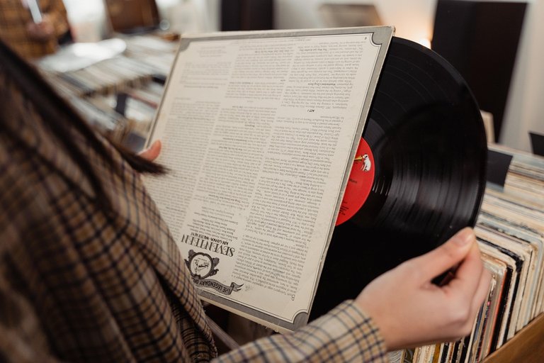 vinyl-records-7510468_1280.jpg