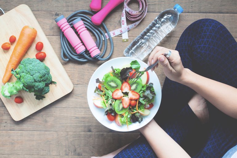woman-eating-healthy.jpg