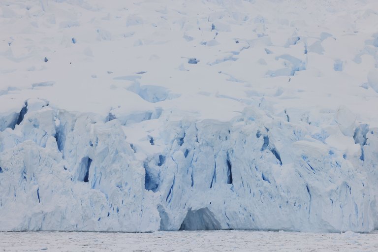 Glacier edge_0Y0A7979 2022-11-22 Antarctica.JPG