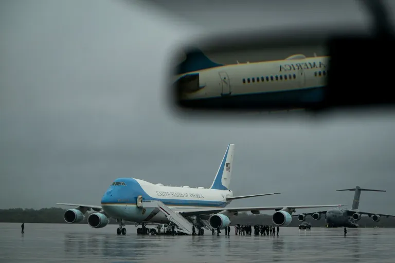 11dc-airforceone-chgm-superJumbo.webp