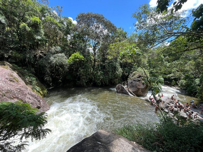 Poção Mágico (7 meters deep, you can jump off the rock)