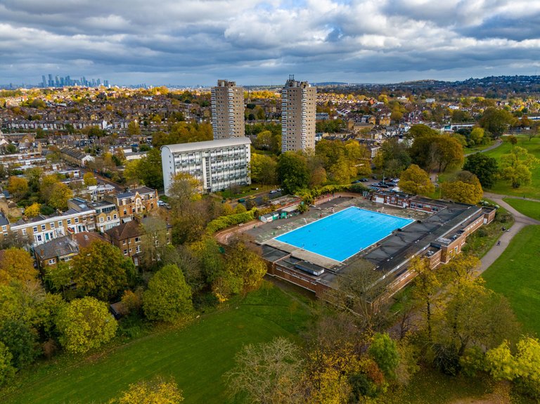 Brockwell Park lido.jpg