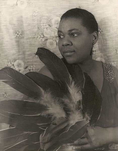 Bessie_Smith_(1936)_by_Carl_Van_Vechten.jpg