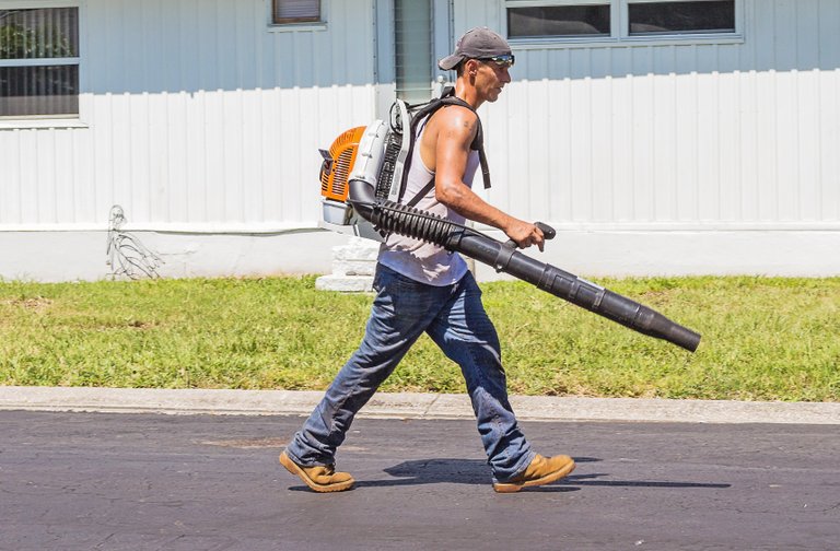 maninwhitetanktopandbluedenimpantswithleafblower162564.jpg