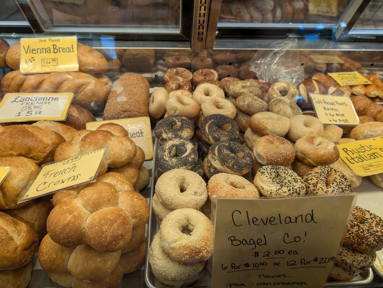 West Side Market : Sampling the Food