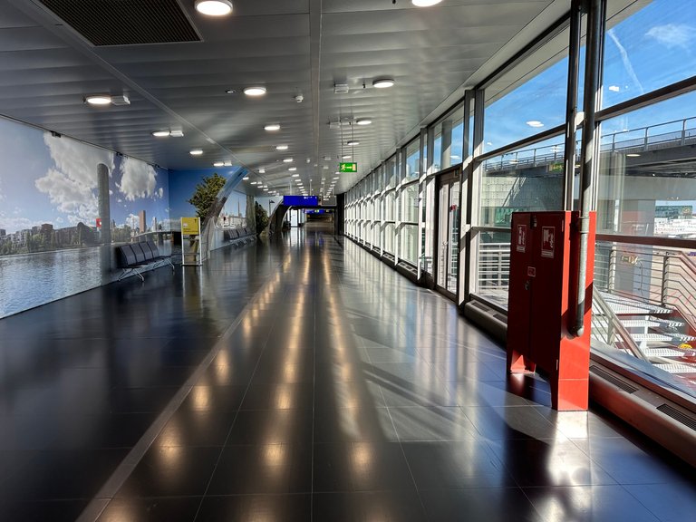 Frankfurt Airport (where is everyone?)