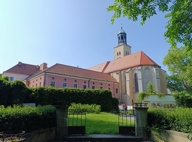 klášter.jpg